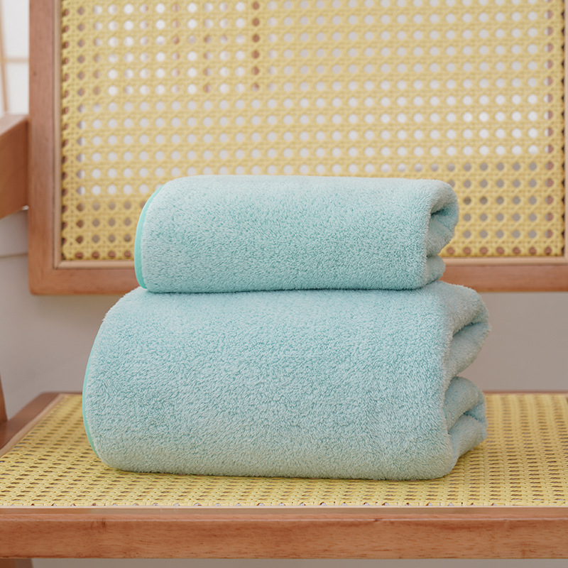 Fürdőlepedő korall plüssből, 150D, 200–300 g, szegélyezett varrás