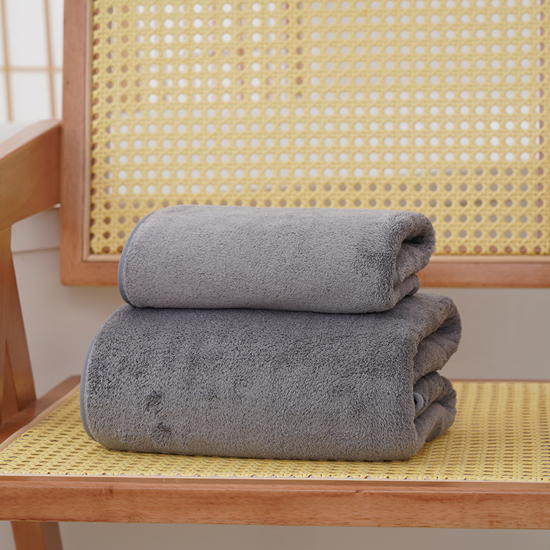 Fürdőlepedő korall plüssből, 150D, 200–300 g, szegélyezett varrás