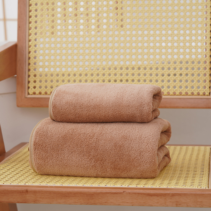 Fürdőlepedő korall plüssből, 150D, 200–300 g, szegélyezett varrás