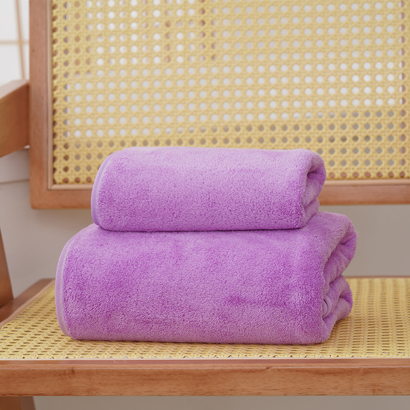 Fürdőlepedő korall plüssből, 150D, 200–300 g, szegélyezett varrás