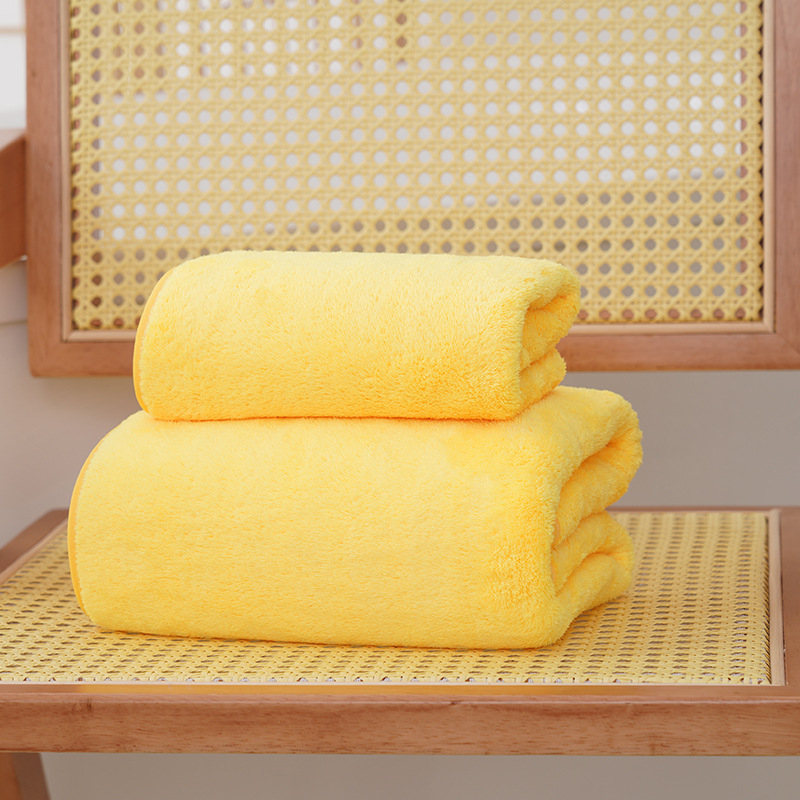 Fürdőlepedő korall plüssből, 150D, 200–300 g, szegélyezett varrás