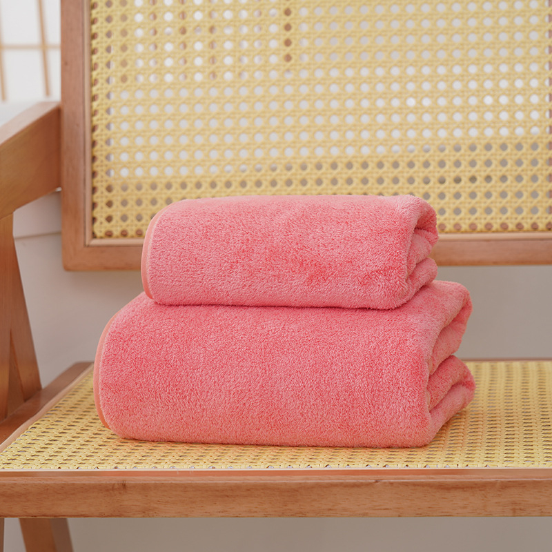 Fürdőlepedő korall plüssből, 150D, 200–300 g, szegélyezett varrás