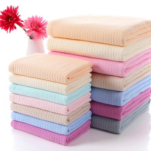 Vannas dvielis no tīras kokvilnas gāzes auduma, 32s diegi, svars 200–300 g, pielāgota apstrāde