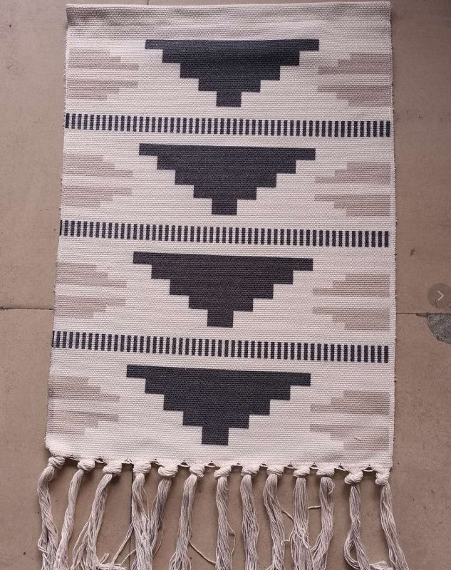 Zidni goblen od pamukovih vlakana, moderni minimalistički stil, strojno tkanje, pravokutni oblik, udio pamuka 41–50%, poliester kao sekundarni materijal