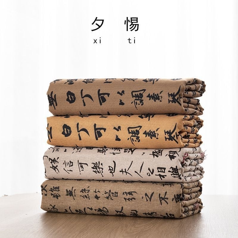 Galdauts ar senās kaligrāfijas motīvu, kokvilnas-linē audums, taisnstūrveida, piemērots tējas galdam