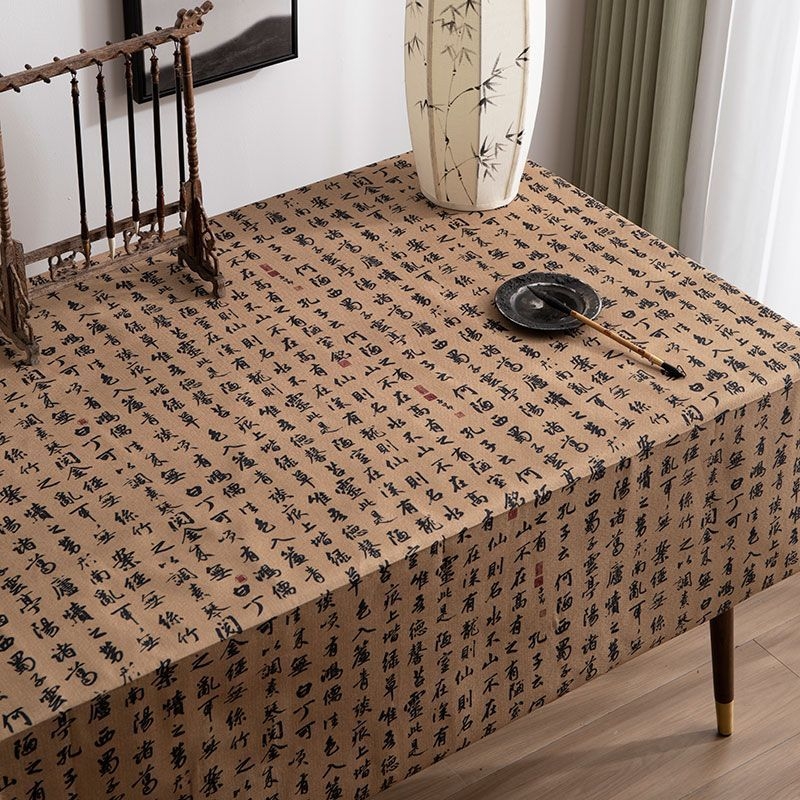 Galdauts ar senās kaligrāfijas motīvu, kokvilnas-linē audums, taisnstūrveida, piemērots tējas galdam