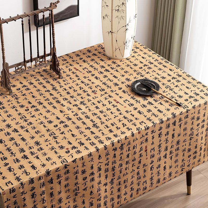Galdauts ar senās kaligrāfijas motīvu, kokvilnas-linē audums, taisnstūrveida, piemērots tējas galdam