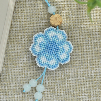 Új gyöngyhímzés kezdőknek — négylevelű lóhere motívum, nyakpánt és kulcstartó, textil hímzés