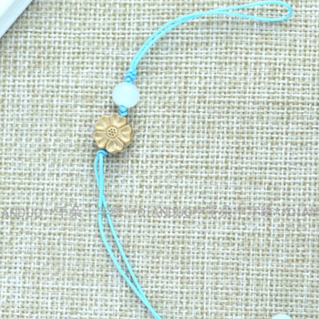 Új gyöngyhímzés kezdőknek — négylevelű lóhere motívum, nyakpánt és kulcstartó, textil hímzés