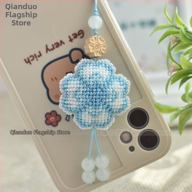 Új gyöngyhímzés kezdőknek — négylevelű lóhere motívum, nyakpánt és kulcstartó, textil hímzés