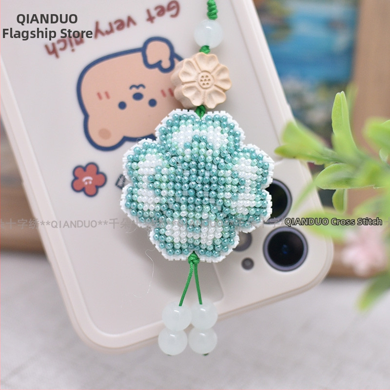 Új gyöngyhímzés kezdőknek — négylevelű lóhere motívum, nyakpánt és kulcstartó, textil hímzés