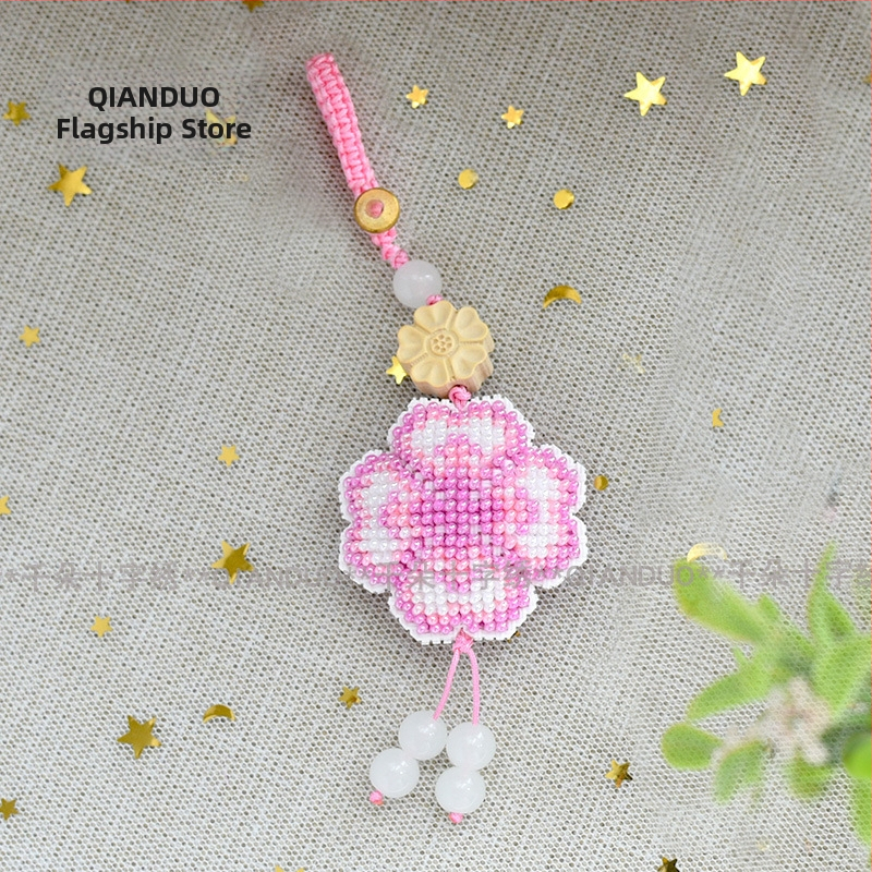 Új gyöngyhímzés kezdőknek — négylevelű lóhere motívum, nyakpánt és kulcstartó, textil hímzés