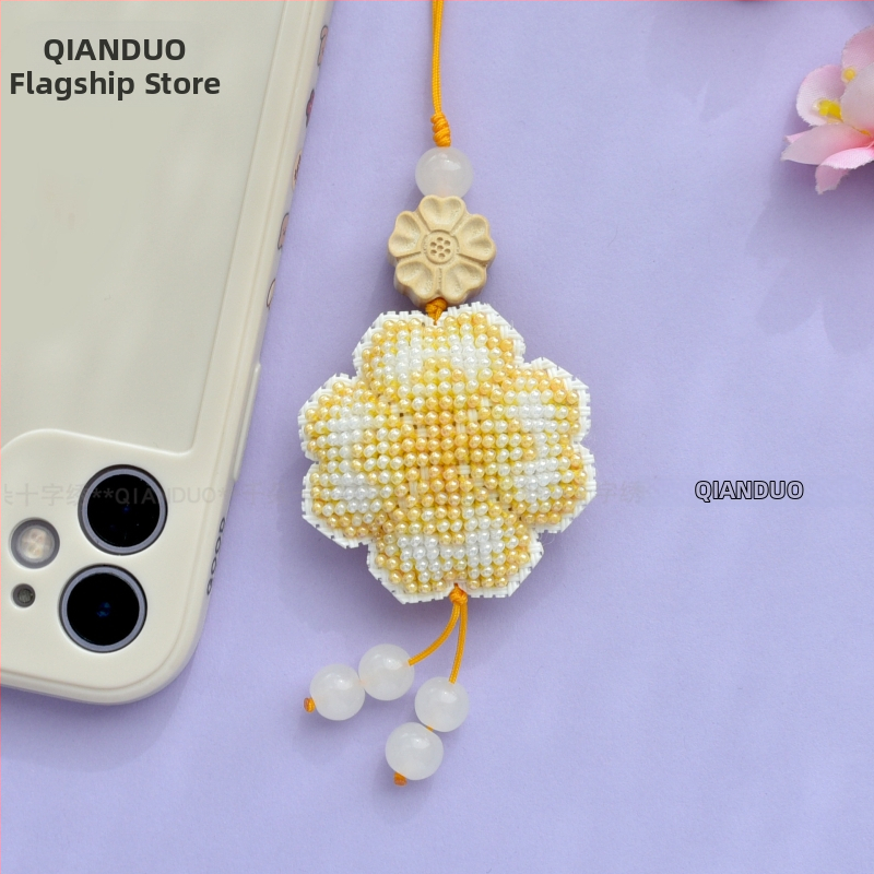 Új gyöngyhímzés kezdőknek — négylevelű lóhere motívum, nyakpánt és kulcstartó, textil hímzés