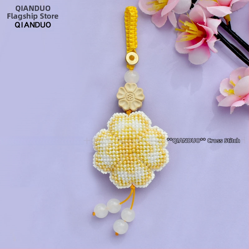 Új gyöngyhímzés kezdőknek — négylevelű lóhere motívum, nyakpánt és kulcstartó, textil hímzés