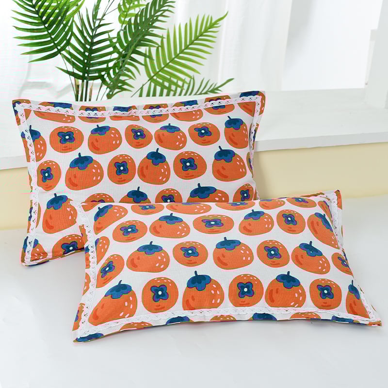 Spilvens pārvalks no vecas rupjas auduma ar izdrukātu mežģīnes rakstu, poliestera audums, daļēji aktīvs krāsojums, pielāgojams