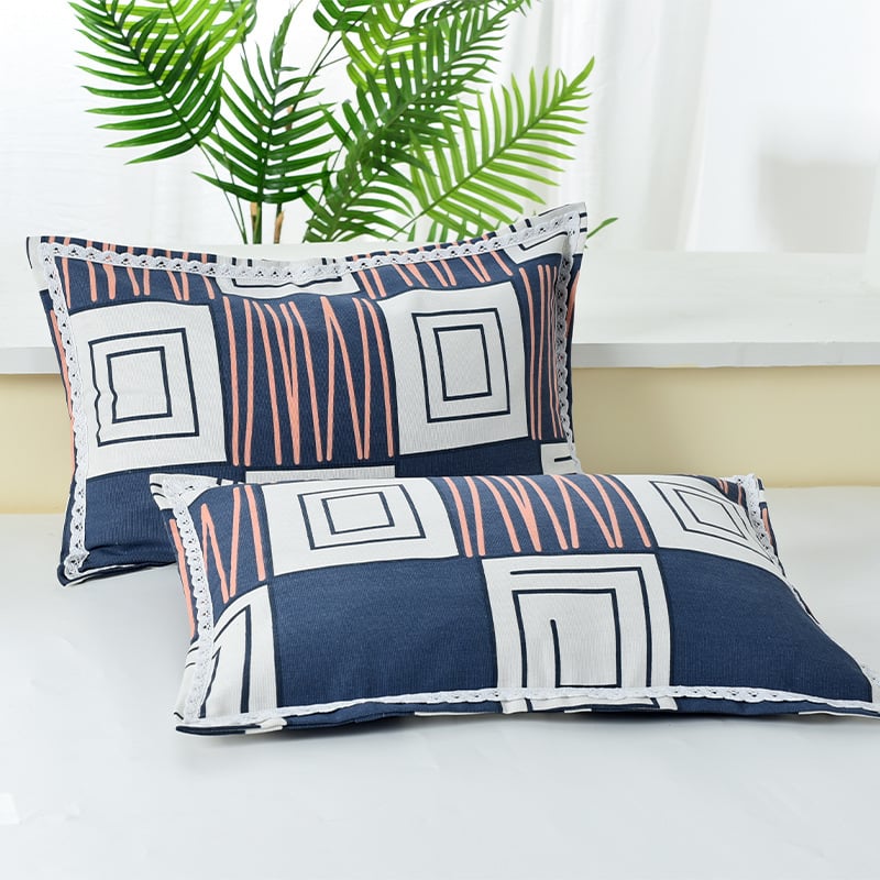 Spilvens pārvalks no vecas rupjas auduma ar izdrukātu mežģīnes rakstu, poliestera audums, daļēji aktīvs krāsojums, pielāgojams