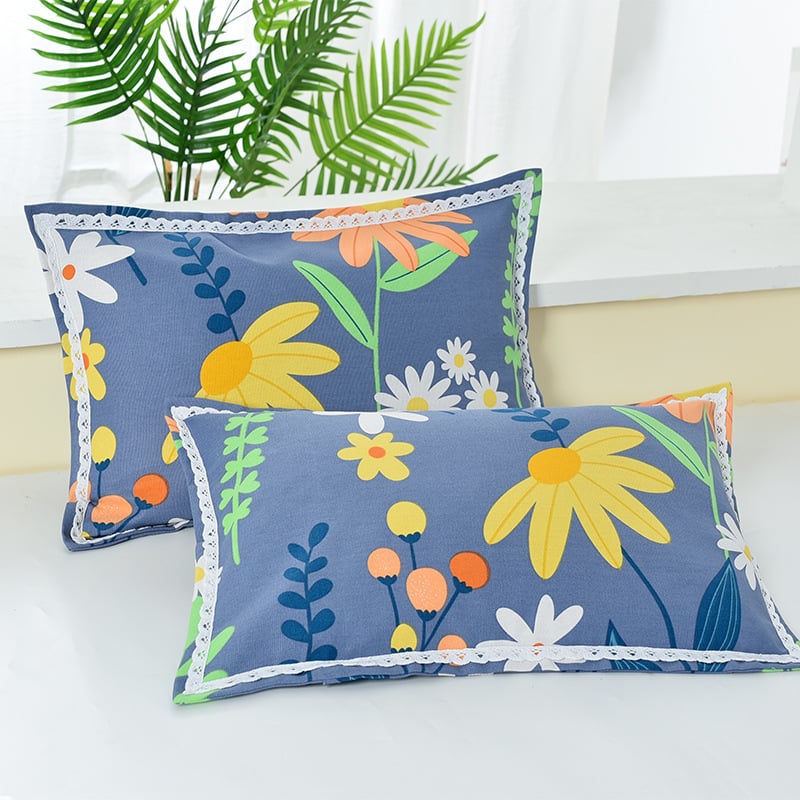 Spilvens pārvalks no vecas rupjas auduma ar izdrukātu mežģīnes rakstu, poliestera audums, daļēji aktīvs krāsojums, pielāgojams