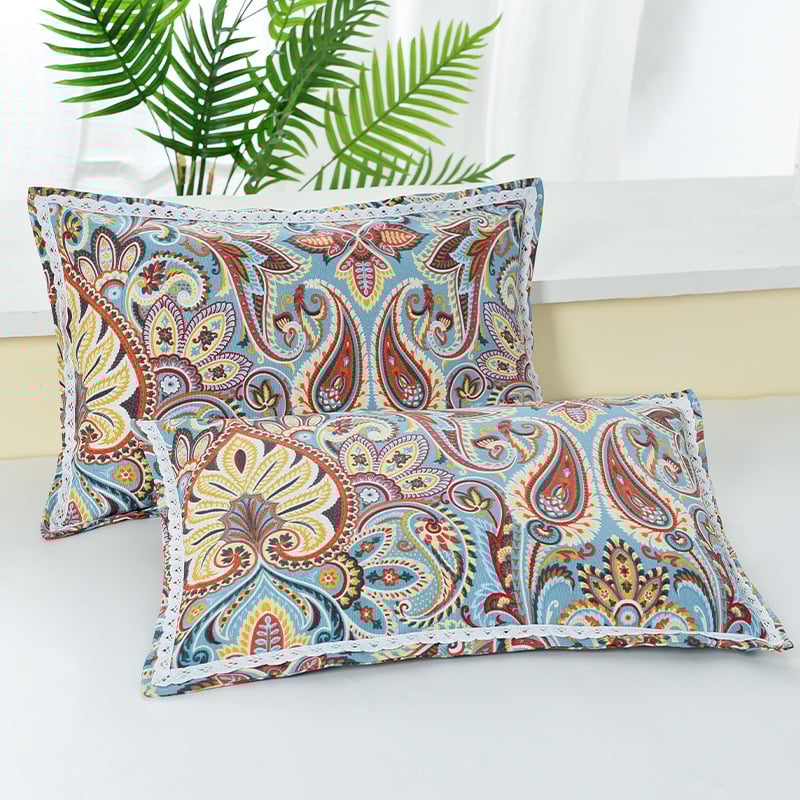 Spilvens pārvalks no vecas rupjas auduma ar izdrukātu mežģīnes rakstu, poliestera audums, daļēji aktīvs krāsojums, pielāgojams