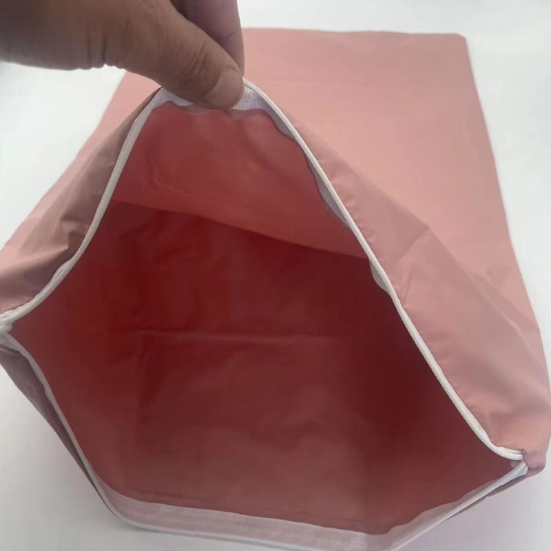 Spilvens pārvalks no vecas rupjas auduma ar izdrukātu mežģīnes rakstu, poliestera audums, daļēji aktīvs krāsojums, pielāgojams