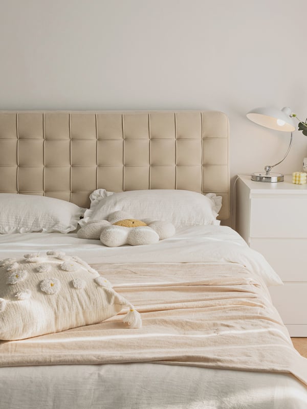 Galvas spilvens gultnei – vienkāršs un mūsdienīgs stils, pildījums: putu, vāka materiāls: cits materiāls, šūšanas process: cits