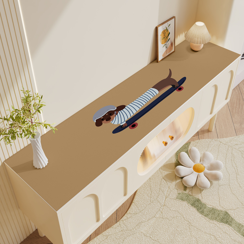 PVC mēbeļu virsmas aizsargpamatne — taisnstūra, ūdensnecaurlaidīga, eļļas noturīga, pretapdeguma un siltuma izolācijai, ar karikatūru motīvu un mīļiem dzīvniekiem.