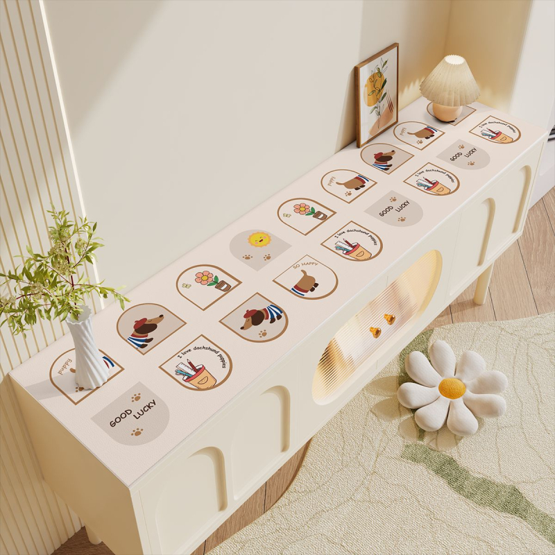 PVC mēbeļu virsmas aizsargpamatne — taisnstūra, ūdensnecaurlaidīga, eļļas noturīga, pretapdeguma un siltuma izolācijai, ar karikatūru motīvu un mīļiem dzīvniekiem.