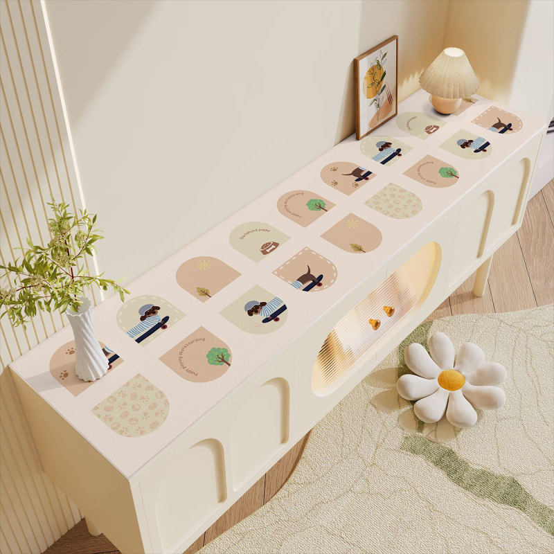 PVC mēbeļu virsmas aizsargpamatne — taisnstūra, ūdensnecaurlaidīga, eļļas noturīga, pretapdeguma un siltuma izolācijai, ar karikatūru motīvu un mīļiem dzīvniekiem.