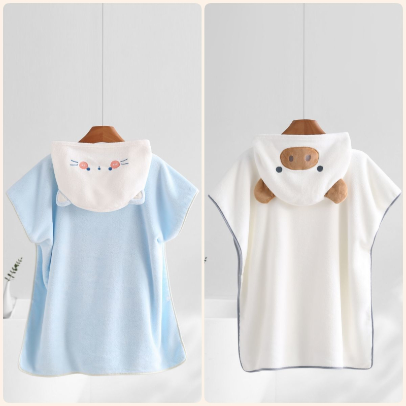 Baba viselhető kapucnival ellátott fürdőlepedő – poliészter 150D