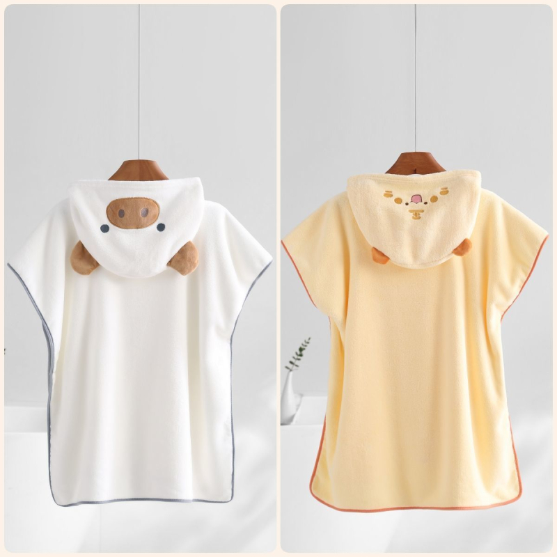 Baba viselhető kapucnival ellátott fürdőlepedő – poliészter 150D