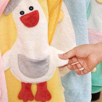 Gilligiri Gyerekeknek kapucnis fürdőlepedő korall flízzel – 200–300 g, 150D fonal, hímzés, varrás, sima szövet