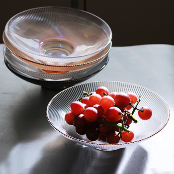 Klaasist puuviljataldrik, ümmargune, triibuline muster, moodsalt minimalistlik stiil, pinnatöötlus: elektroplaadimine