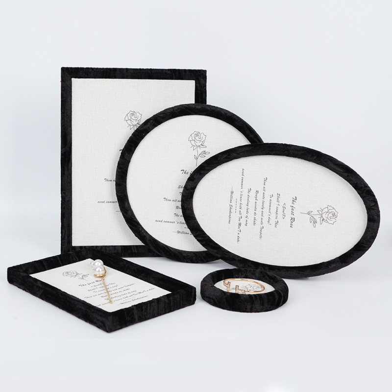 Flaneles juvelierizstrādājumu demonstrēšanas plāksne, nordiskais stils, vienstāva