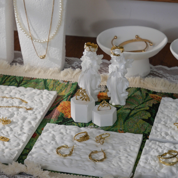 Jūvēlieri izstādes plaukts no ģipša, roku darbs, viengabala, viens līmenis, augstas klases stils