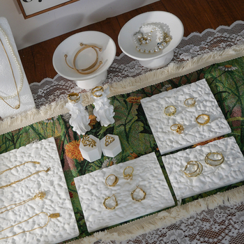 Jūvēlieri izstādes plaukts no ģipša, roku darbs, viengabala, viens līmenis, augstas klases stils