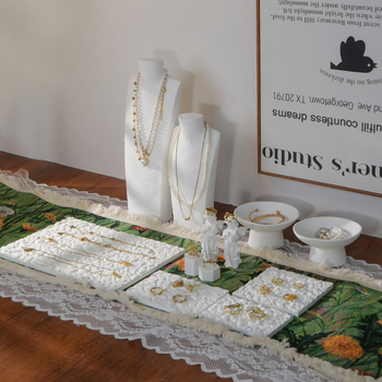 Jūvēlieri izstādes plaukts no ģipša, roku darbs, viengabala, viens līmenis, augstas klases stils