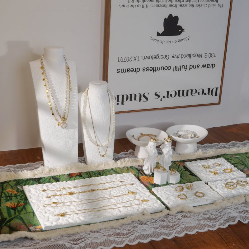 Jūvēlieri izstādes plaukts no ģipša, roku darbs, viengabala, viens līmenis, augstas klases stils