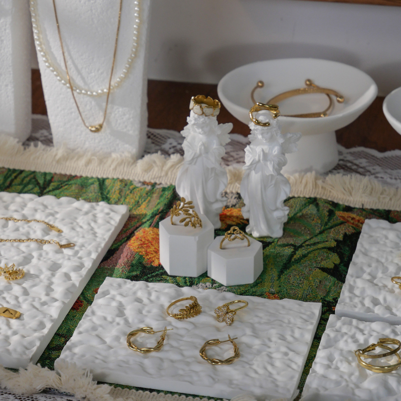 Jūvēlieri izstādes plaukts no ģipša, roku darbs, viengabala, viens līmenis, augstas klases stils