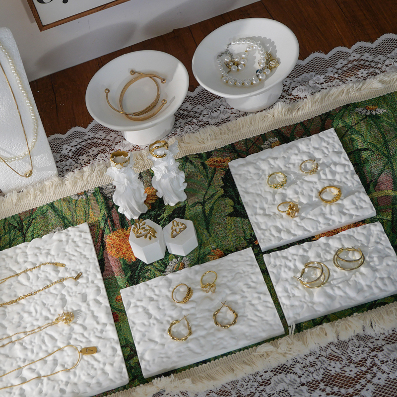 Jūvēlieri izstādes plaukts no ģipša, roku darbs, viengabala, viens līmenis, augstas klases stils