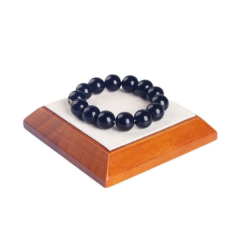 Masīva koka rokassprādžu statīvs, kvadrātformas, viens līmenis, augstas kvalitātes stilā, ar aerosola laku apdari