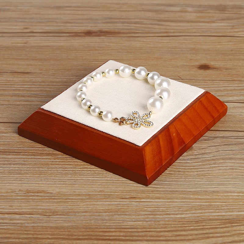 Masīva koka rokassprādžu statīvs, kvadrātformas, viens līmenis, augstas kvalitātes stilā, ar aerosola laku apdari