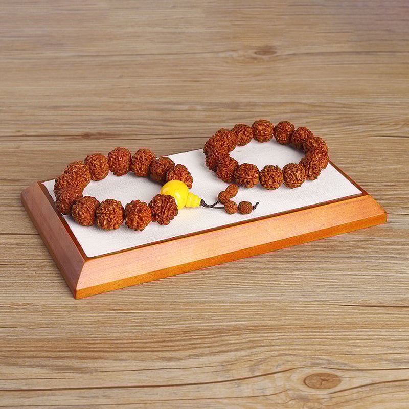 Masīva koka rokassprādžu statīvs, kvadrātformas, viens līmenis, augstas kvalitātes stilā, ar aerosola laku apdari