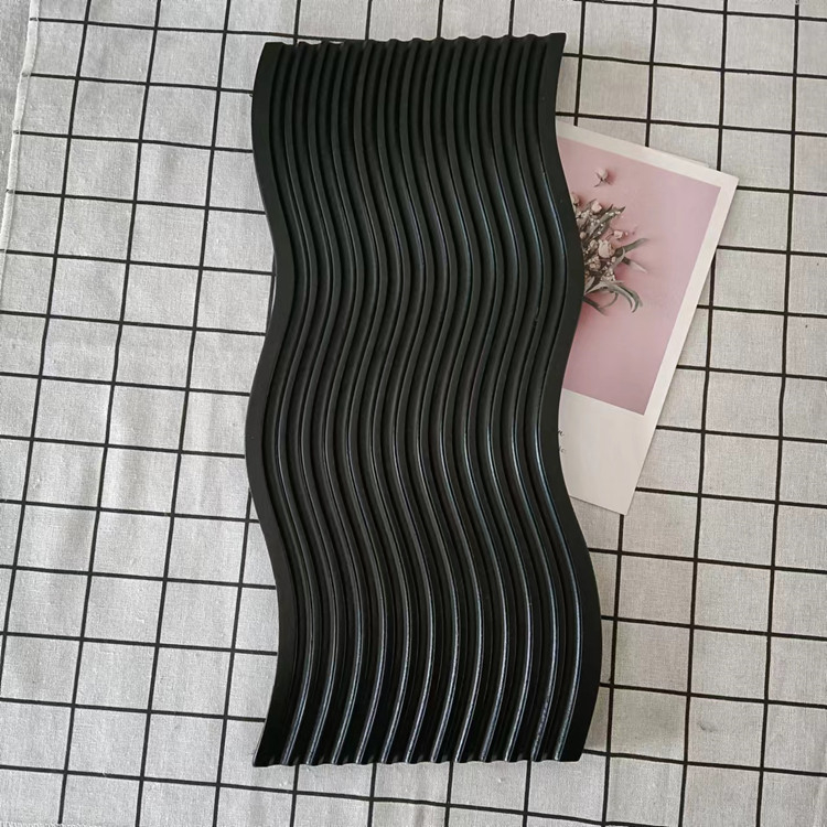 Puidust taldrik (beech wood), ebatavalise kujuga, kerge luksus-stiiliga, poleeritud pind, sobiv hotellidele, toidule ja kohvi serveerimiseks