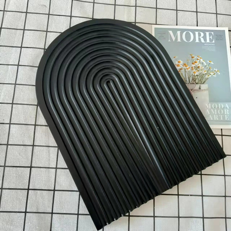 Puidust taldrik (beech wood), ebatavalise kujuga, kerge luksus-stiiliga, poleeritud pind, sobiv hotellidele, toidule ja kohvi serveerimiseks