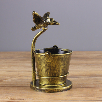 Vasból készült geometriás hamutartó retró csap dizájnnal – modern minimalist metal art bárhoz, irodába és fotózáshoz