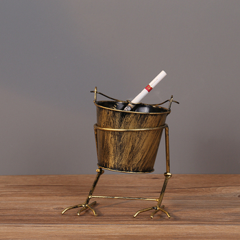 Vasból készült geometriás hamutartó retró csap dizájnnal – modern minimalist metal art bárhoz, irodába és fotózáshoz