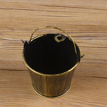 Vasból készült geometriás hamutartó retró csap dizájnnal – modern minimalist metal art bárhoz, irodába és fotózáshoz