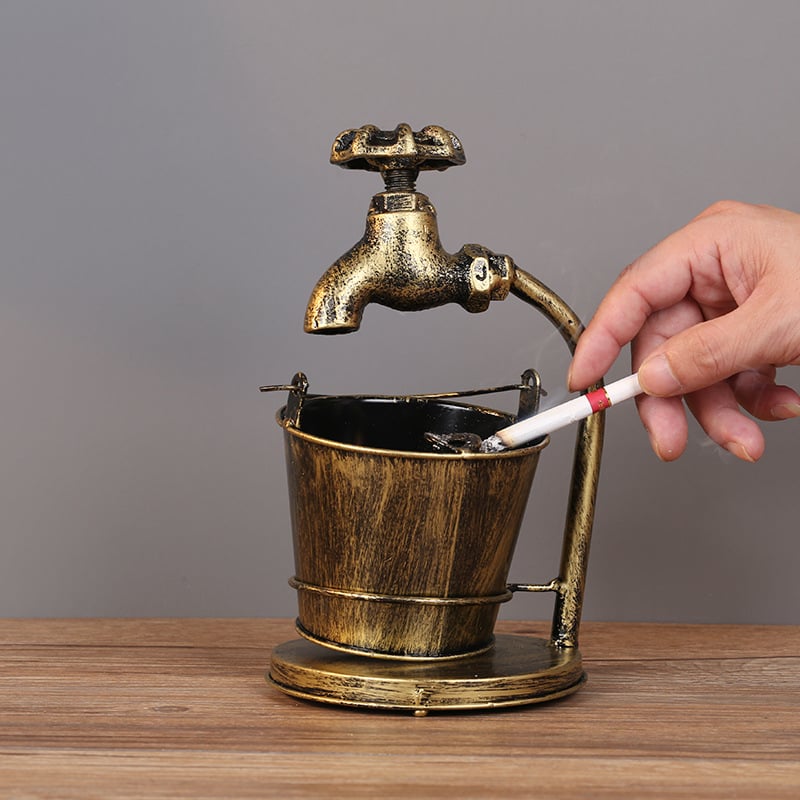 Vasból készült geometriás hamutartó retró csap dizájnnal – modern minimalist metal art bárhoz, irodába és fotózáshoz