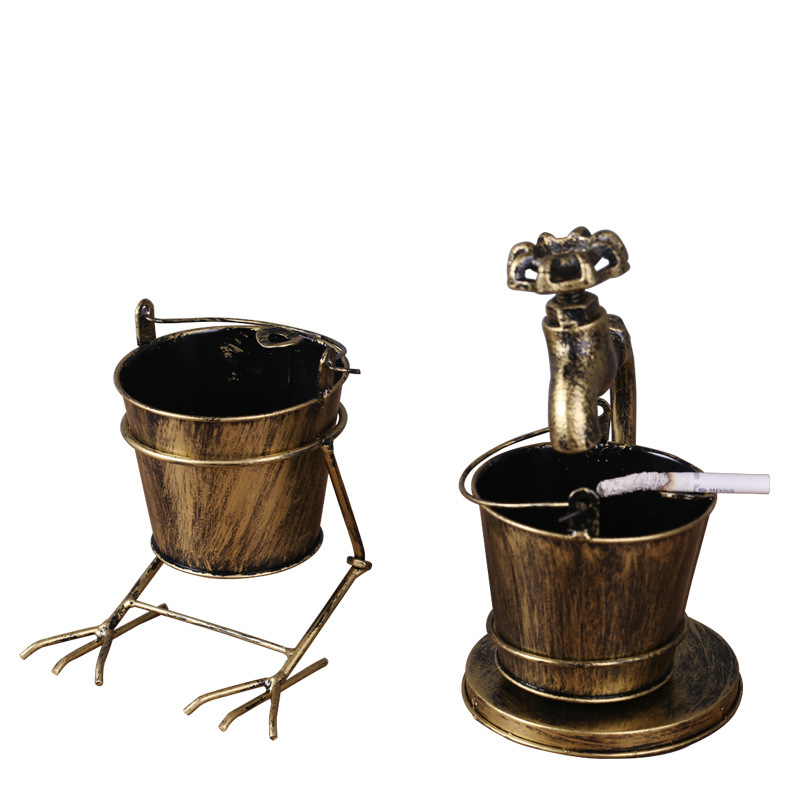 Vasból készült geometriás hamutartó retró csap dizájnnal – modern minimalist metal art bárhoz, irodába és fotózáshoz