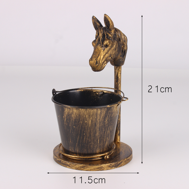 Vasból készült geometriás hamutartó retró csap dizájnnal – modern minimalist metal art bárhoz, irodába és fotózáshoz