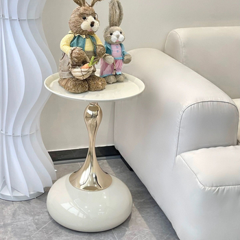 Kafijas galdiņš itāļu stilā ar izliektu siluetu, metāla konstrukcija, pārvietojams, mūsdienīgs mājas interjers, Jaunais ķīniešu stils